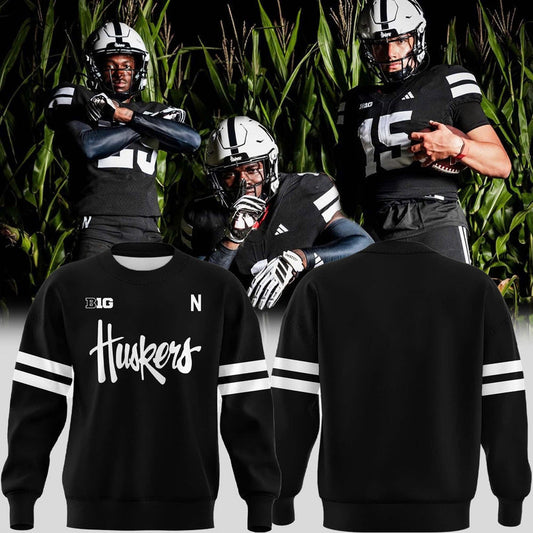 Special New Alternate Dark Mode Helmet Logo Sweat In Black